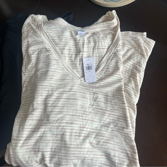 Old Navy Bright Pink and Cream Women's Tees - Picture 5 of 7